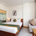 Silk Hong Ha Airport Hotel