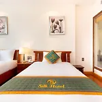 Silk Hong Ha Airport Hotel